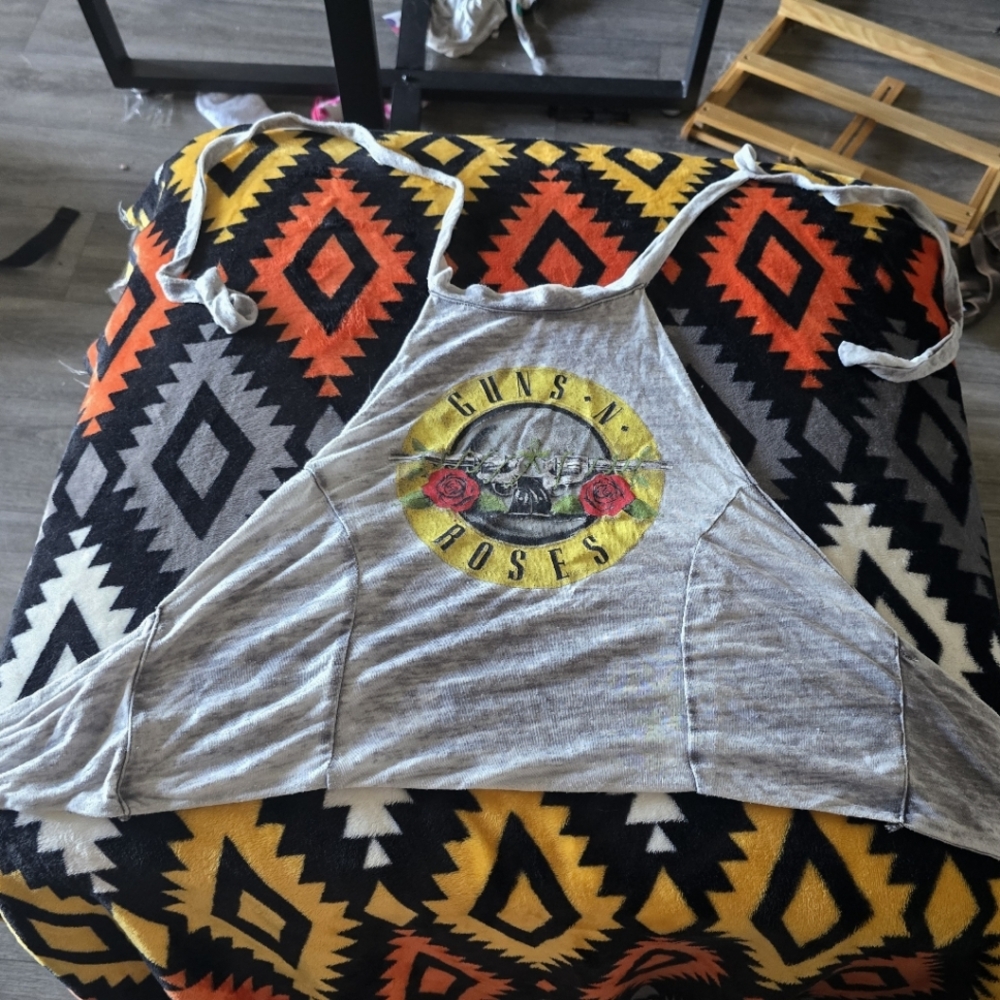 Forever 21 Gray Graphic Crop Top
